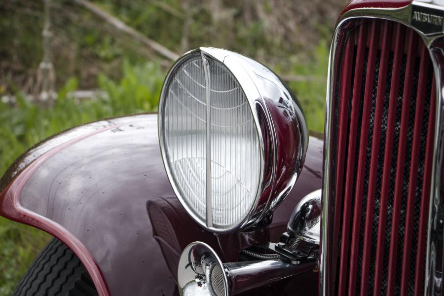 Детали экстерьера Auburn 12-160A Custom Dual Ratio Phaeton Sedan 1932 года  (фото 12 из 43)